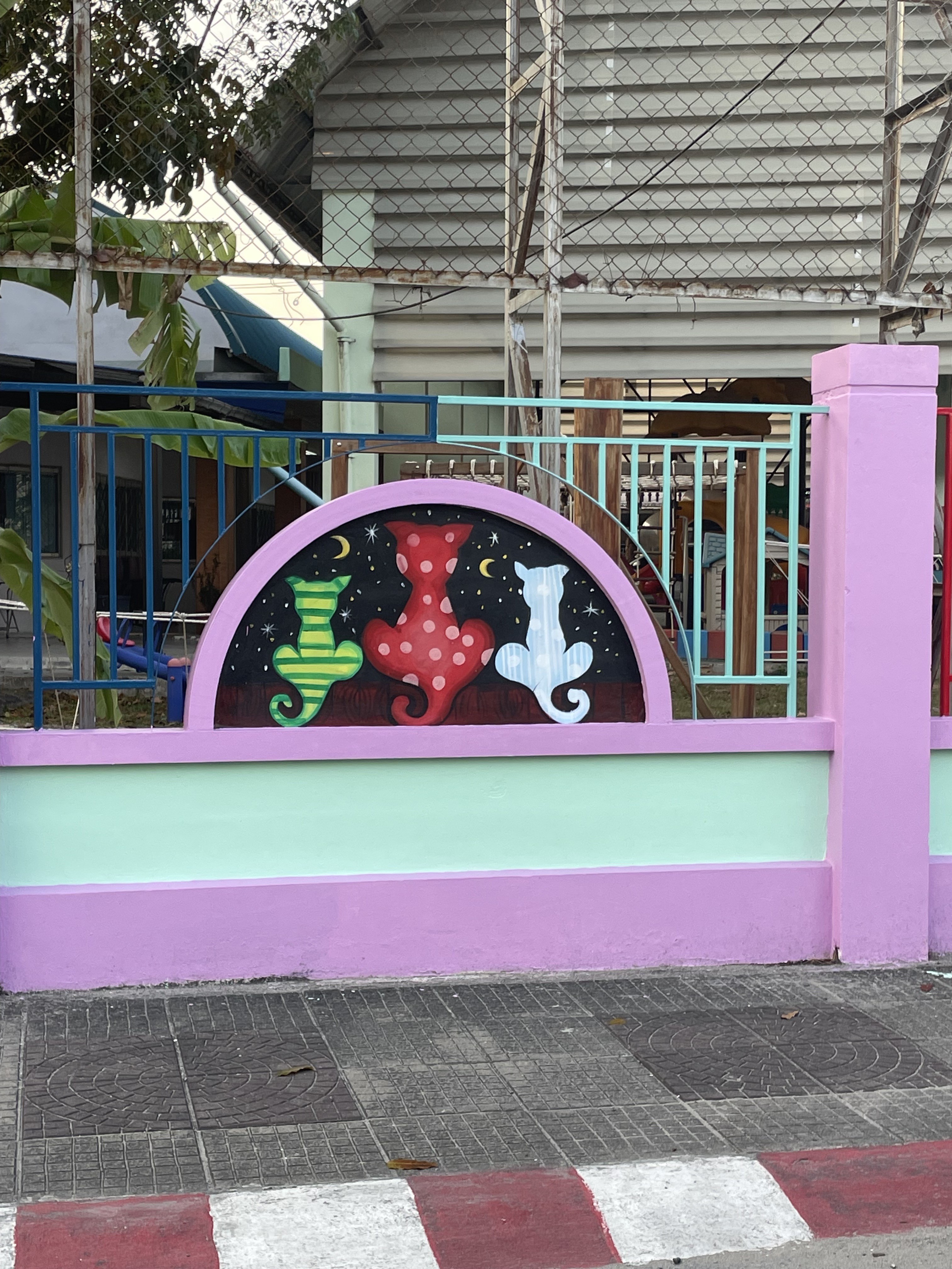 A Phuket town, devant un centre d'enfants